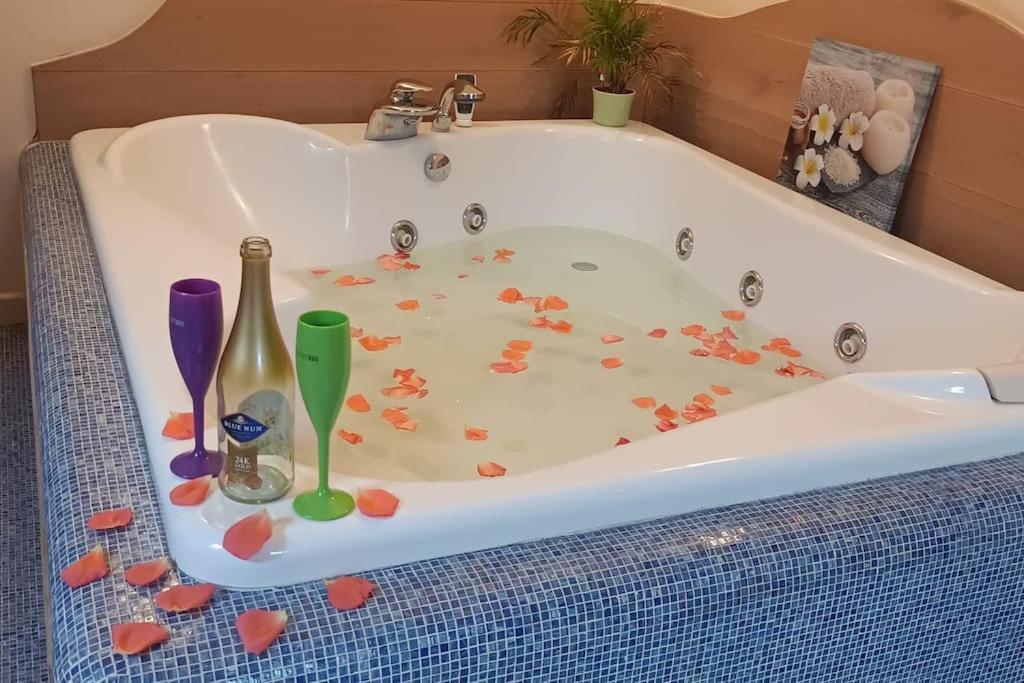 Central Terrace Escape With Jacuzzi ทิมิชัวรา ภายนอก รูปภาพ