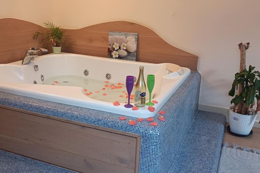 Central Terrace Escape With Jacuzzi ทิมิชัวรา ภายนอก รูปภาพ