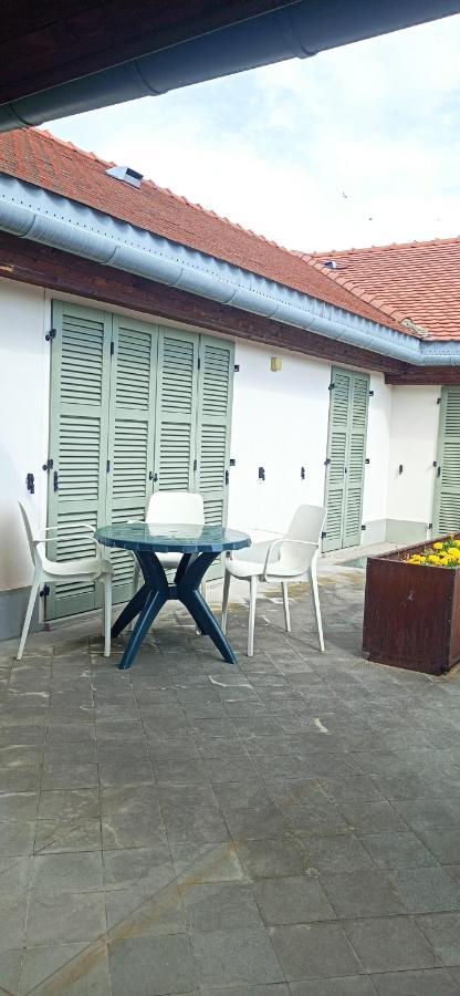 Central Terrace Escape With Jacuzzi ทิมิชัวรา ภายนอก รูปภาพ