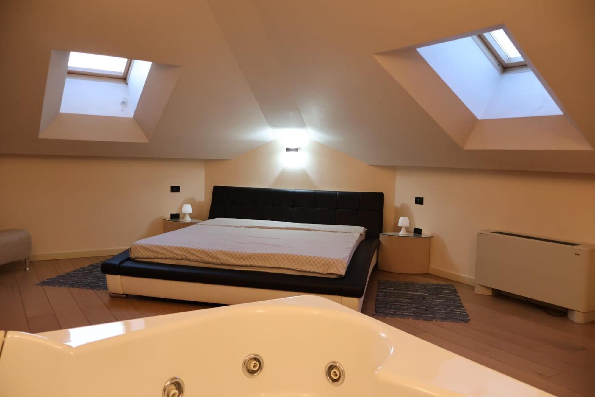 Central Terrace Escape With Jacuzzi ทิมิชัวรา ภายนอก รูปภาพ