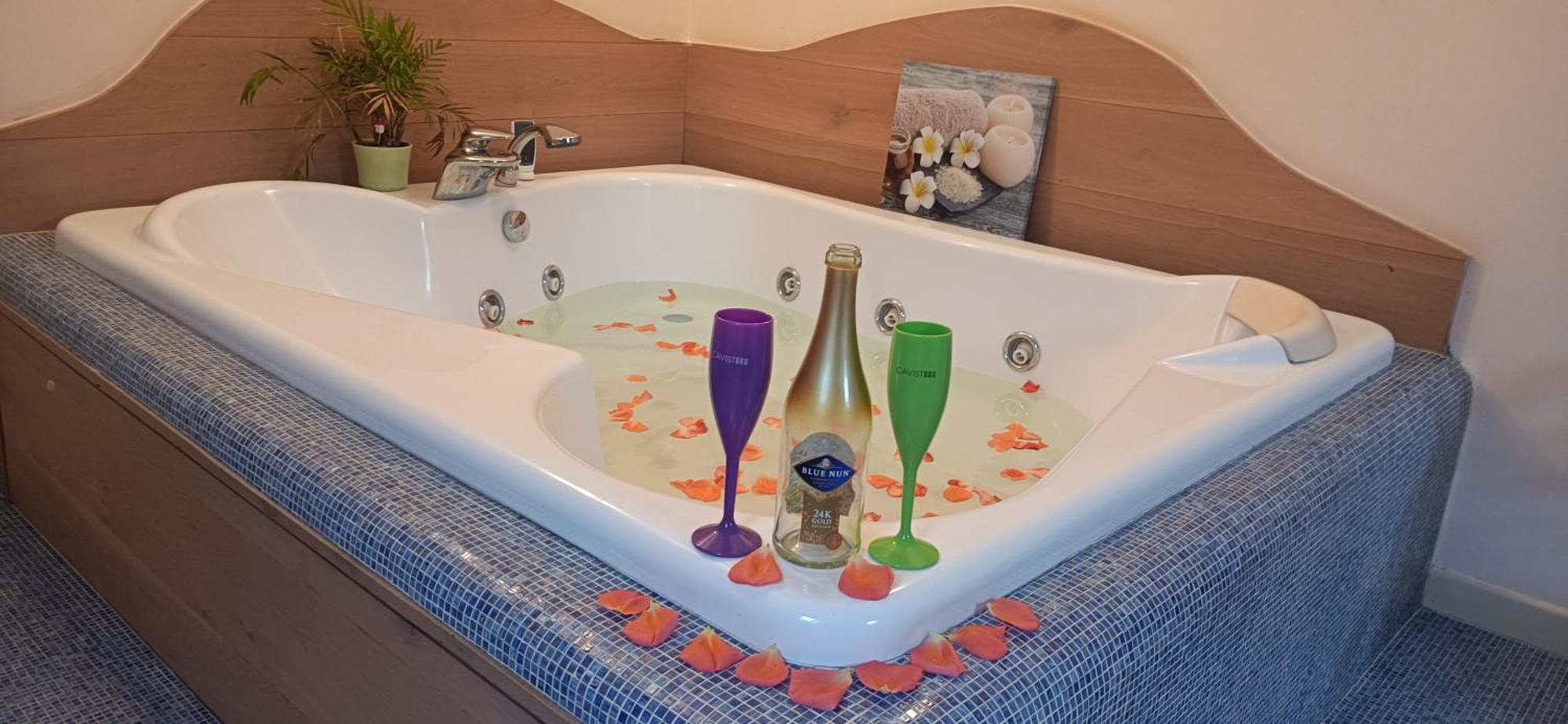 Central Terrace Escape With Jacuzzi ทิมิชัวรา ภายนอก รูปภาพ